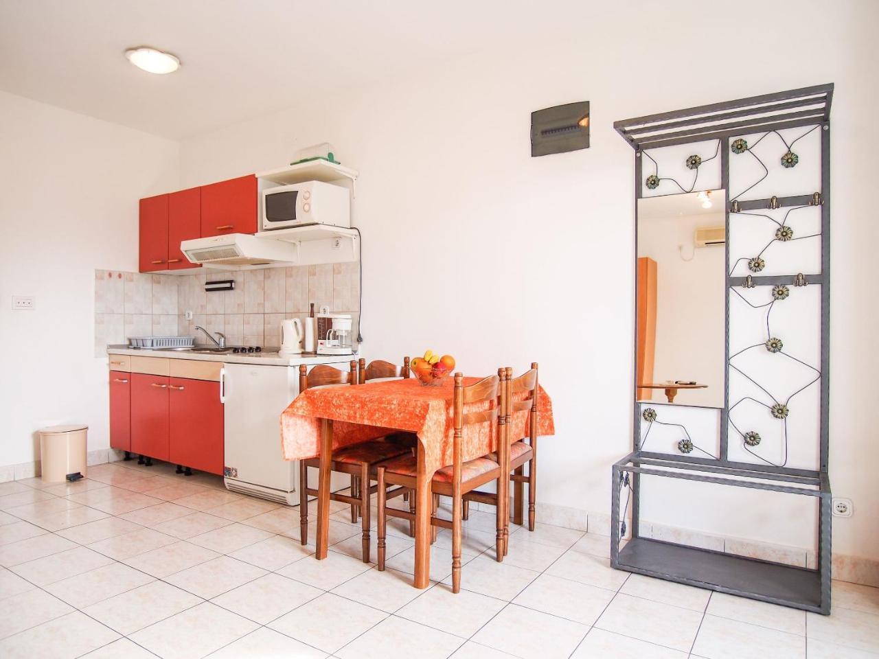 Apartment Dirk Hvar Town