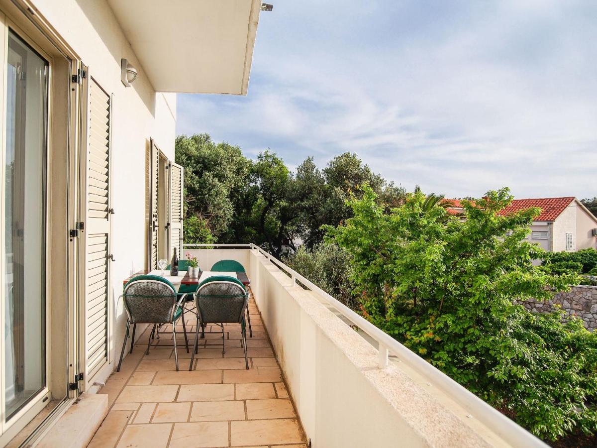 Apartment Dirk Hvar Town